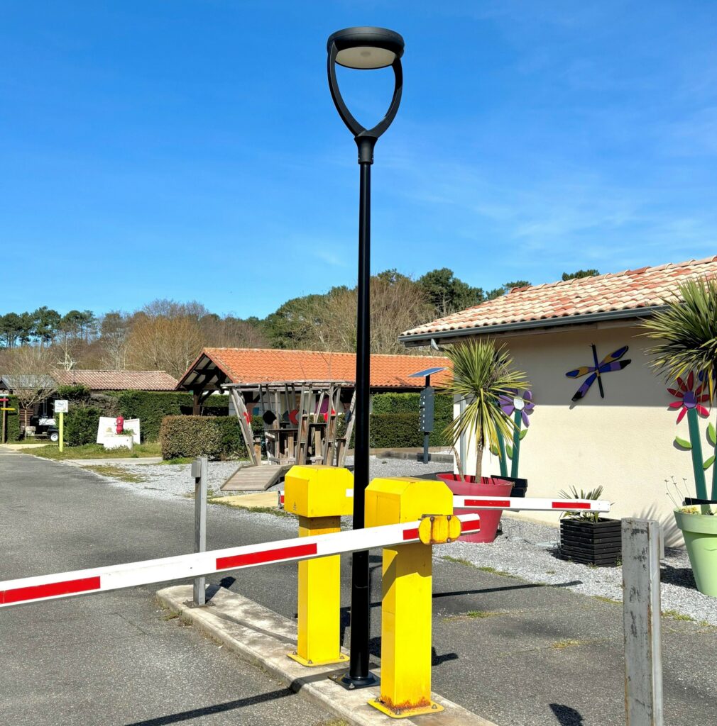 Lampadaire solaire autonome AL005 – 1800lm – 3000K –